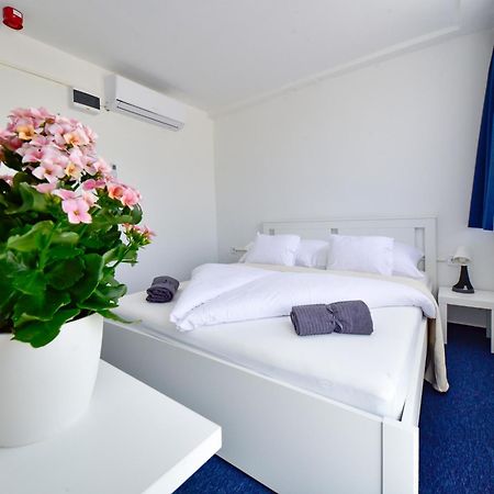 זמראדי Zama Hotel מראה חיצוני תמונה